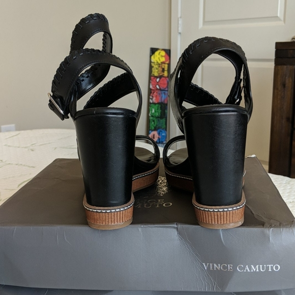 VINCE CAMUTO WEDGES - Picture 2 of 11